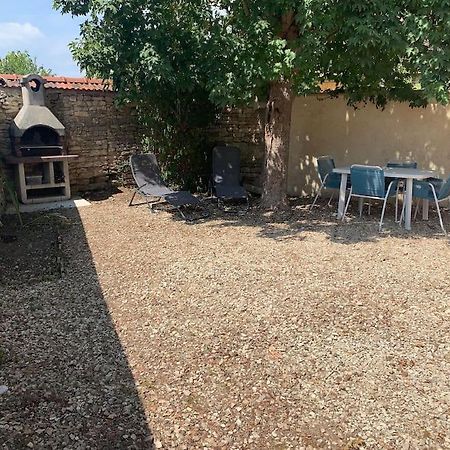Agreable Maison De Ville Avec Cour Privative Au Coeur Du Chablisien Maligny Εξωτερικό φωτογραφία